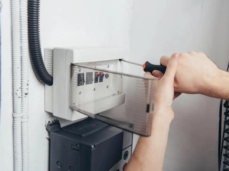 Dépannage électrique par un électricien à Paris